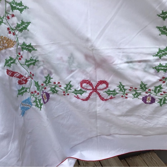 LARGE VINTAGE TABLECLOTH - Picture 2 of 10